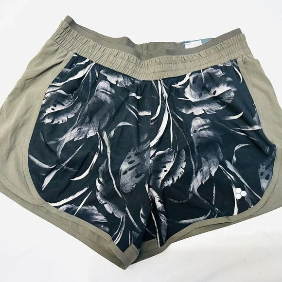 NWT TEK GEAR Women Mid Rise Workout Gear Brief Style Liner Green Shorts Sz Large - Picture 1 of 4